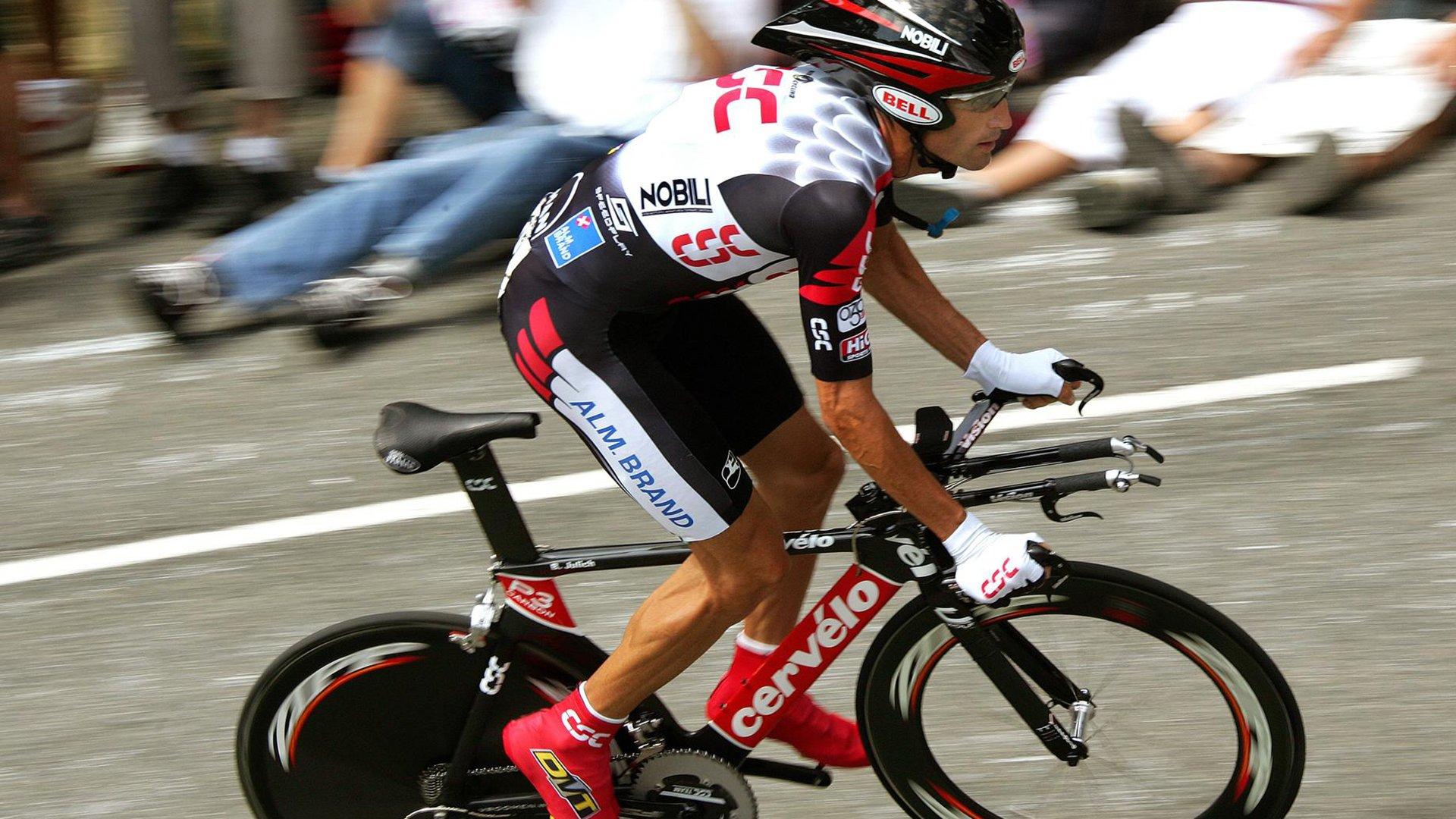 维拉官方宣布19岁后卫奥兹坎租借加盟安德莱赫特，租期为一个赛季