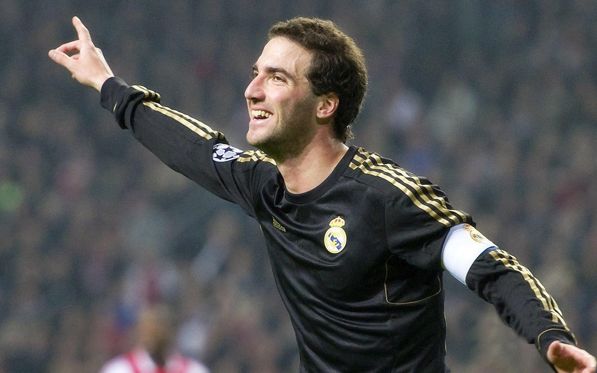 体坛诸葛梁解析中沙大战，归化球员是否该扛起国足大旗？